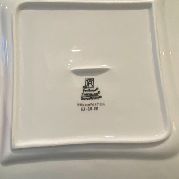 White Plate Set - Picture 7 of 8